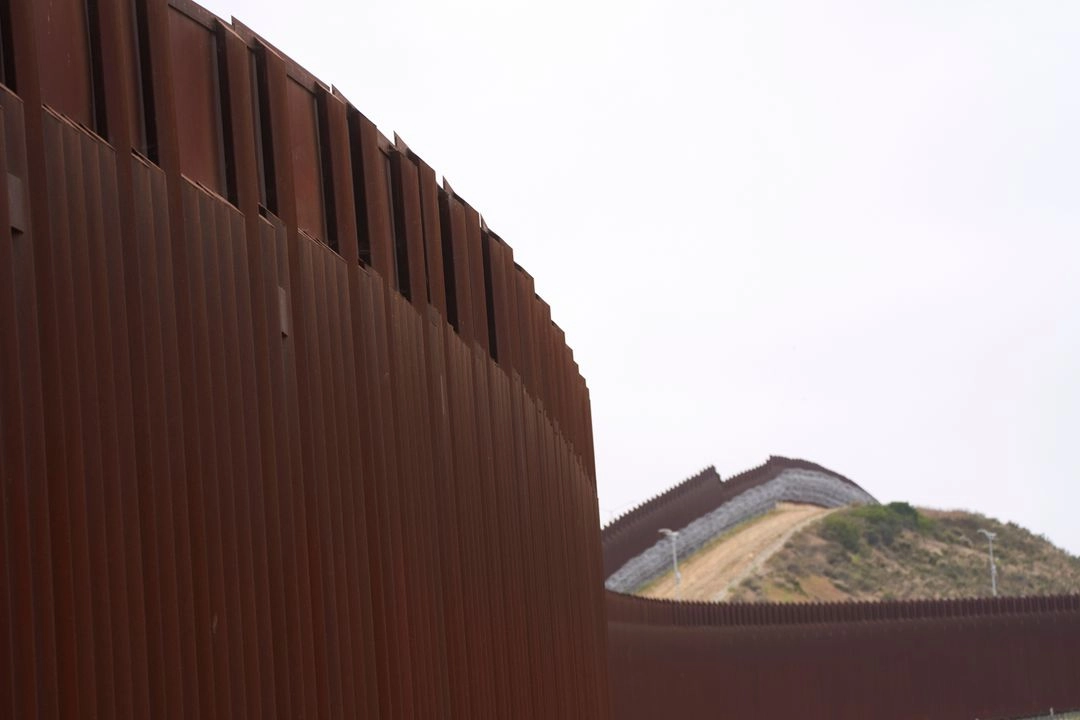 Muro fronterizo que separa a Tijuana, BC, de San Diego, California. Foto 