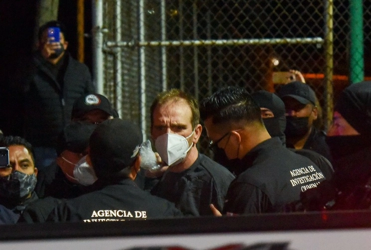 Durante la reaprehensión de  Héctor Luis 'El Güero' Palma cuando salió del Centro Federal de Readaptación Social número 1 “Altiplano”, el pasado 4 de mayo, bajo un fuerte operativo por parte de elementos de la Agencia de Investigación Criminal. Foto Cuartoscuro 