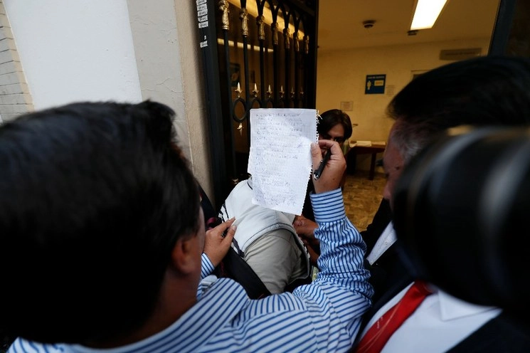 Padres de niños con cáncer marchan afuera de la Secretaría de Gobernación donde demandan la entrega de medicamentos en los hospitales nacionales, ayer 10 de febrero. Foto Cristina Rodríguez 