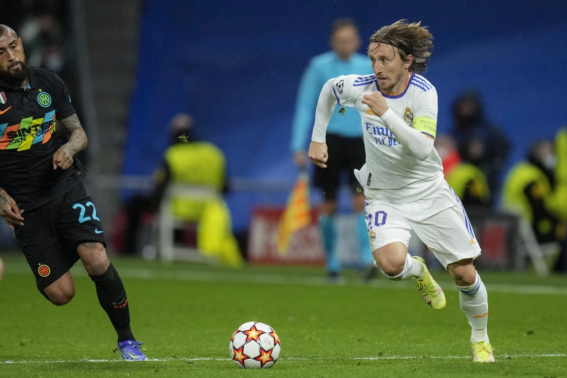 Otros cuatro jugadores del Real Madrid dieron positivo por Covid-19 este jueves, uniéndose a Marcelo y Luka Modric (en la imagen), cuyo contagio fue dado a conocer la víspera. Foto Ap / Archivo