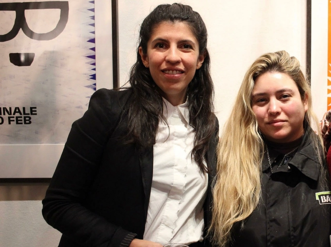 La realizadora Alejandra Márquez Abella (izquierda) y la actriz regiomontana Paloma Petra en la Embajada de México en Berlín. Foto Alia Lira Hartmann