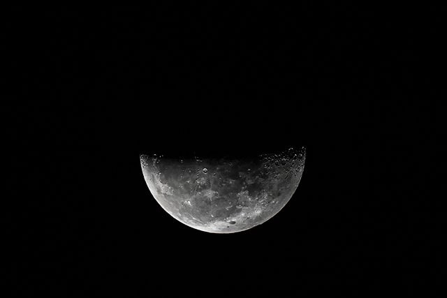 De acuerdo a Juieta Fierro, del Instituto de Astronomía de la UNAM, en la Luna hay hematita, que puede ser usado como fertilizante. Foto Afp