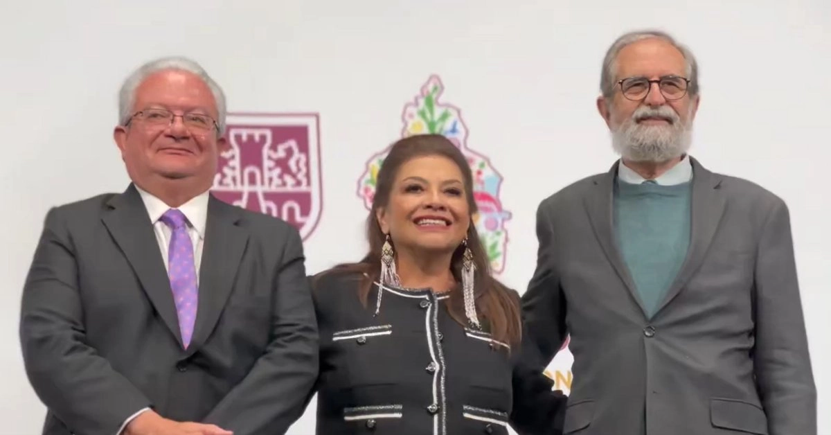 La jefa de Gobierno de la CDMX, Clara Brugada (c) junto con Pablo Yanes, como el nuevo titular de la Secretaría de Planeación capitalina (izq) y Pedro Moctezuma, secretario de la Sectei (der). Imagen tomada de video compartido en 