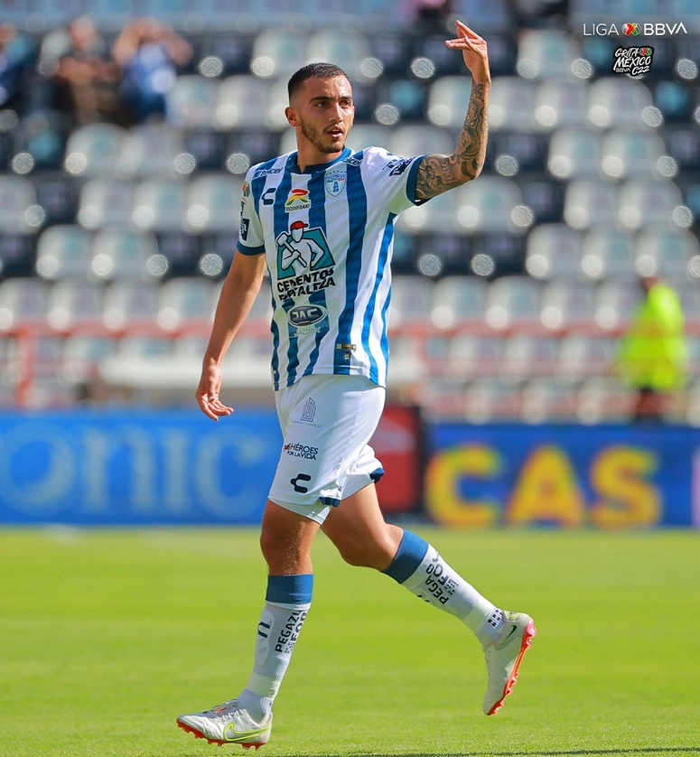 El mexicano Luis Gerardo Chávez firmó un doblete en la goleada a los Rayados de Monterrey. Foto tomada de Twitter @LigaBBVAMX