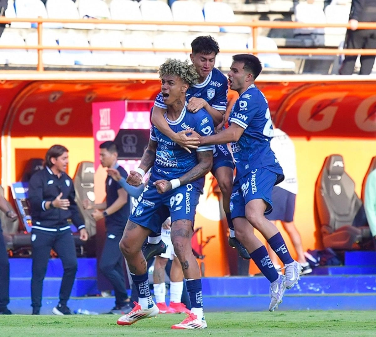 El triunfo frente a los Rayados -que lograron avanzar a los octavos de final en el Mundial de Clubes, también marca el retorno de Jaime Lozano al torneo mexicano después de una etapa de altibajos con la selección nacional. Foto 