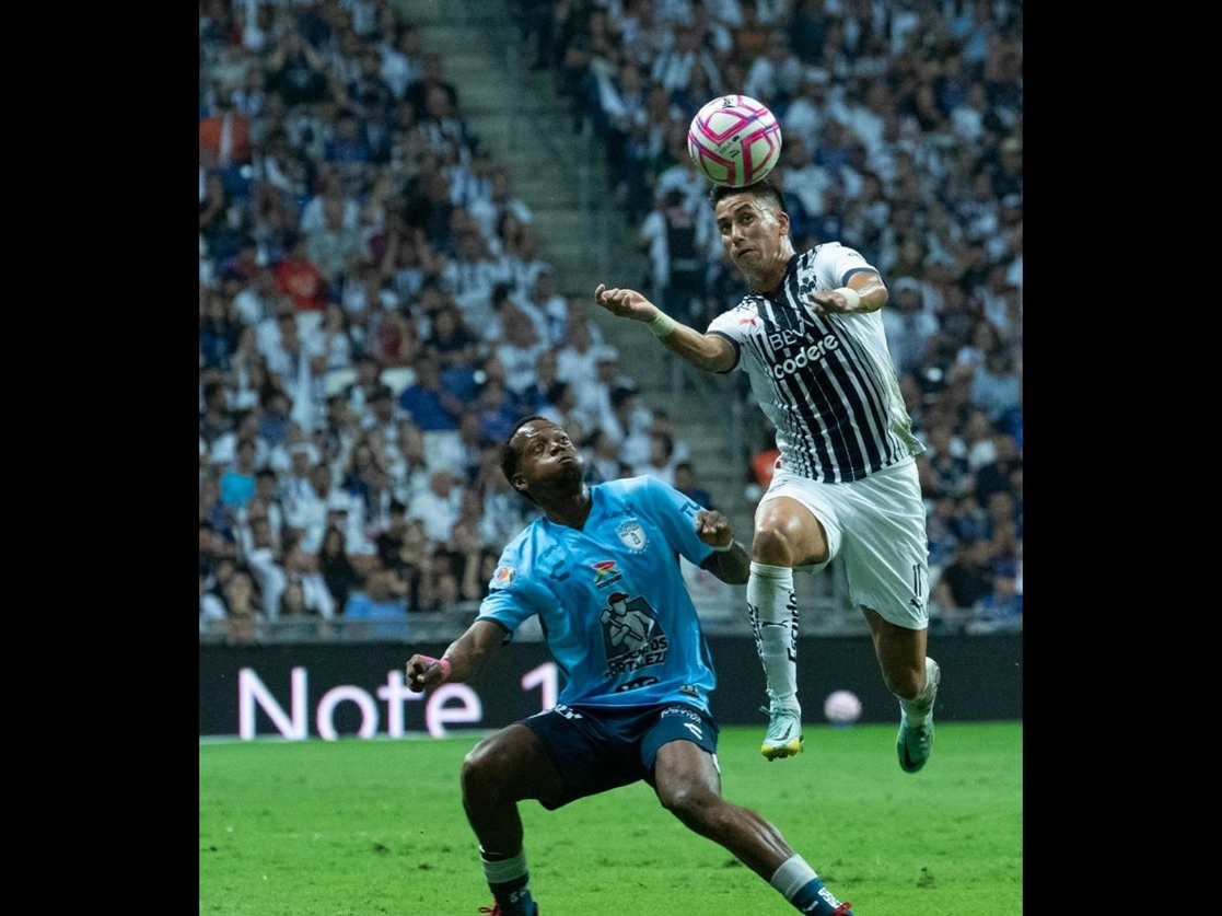 Los Rayados, con el apoyo de un estadio pletórico, no pudieron superar a la bien plantada defensa de unos hidalguenses que disputarán su segunda final consecutiva. Foto tomada del Twitter de @Rayados