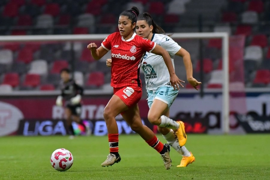 Una de las jugadas del partido entre Pachuca y Toluca. Foto Liga BBVA Femenil