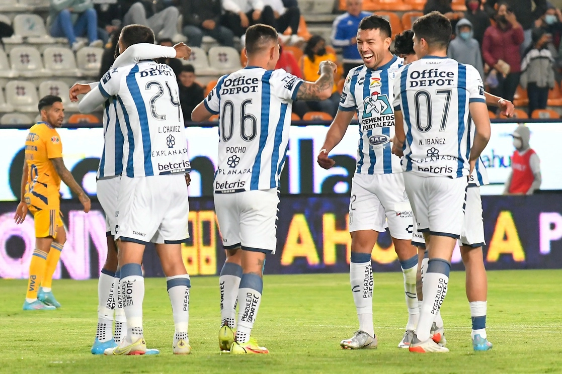 El partido se pospuso debido a los hechos violentos ocurridos en el estadio Corregidora de Querétaro el 5 de marzo pasado. Foto tomada de Twitter @Tuzos