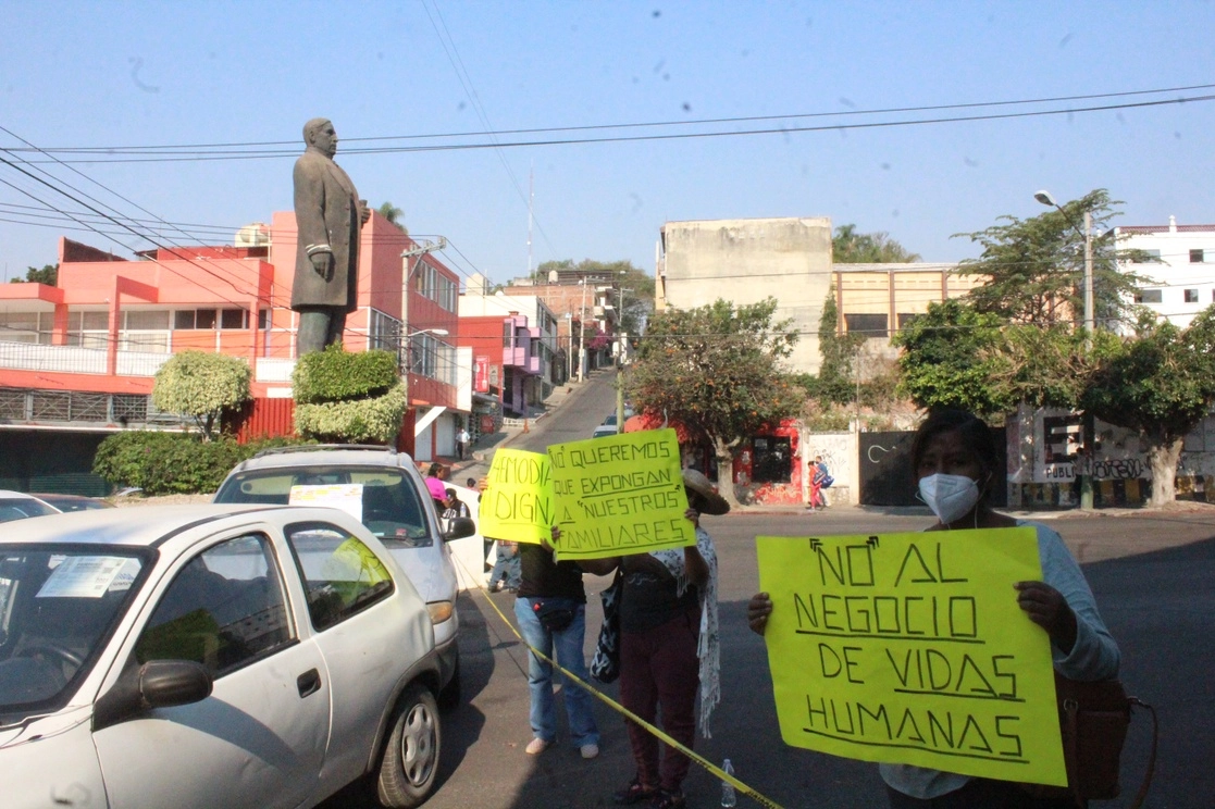 Protesta en Cuernavaca de los pacientes y sus familiares, el 21 de abril de 2021. Foto Rubicela Morelos 