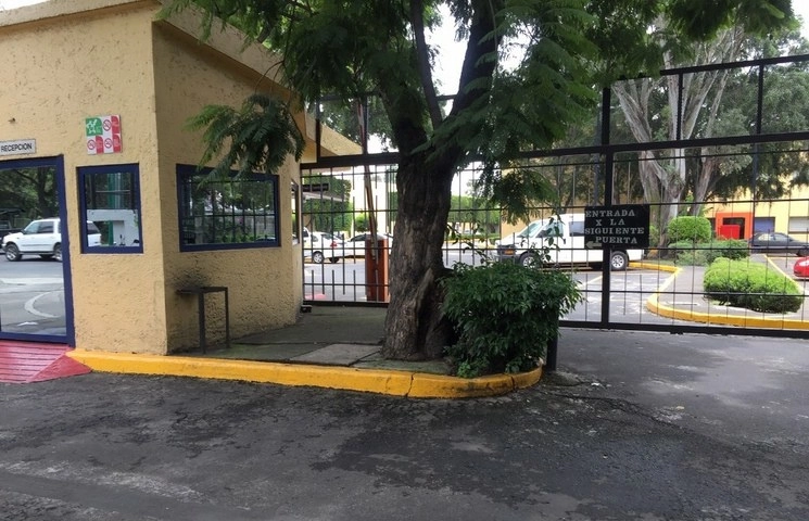 Acceso principal de las instalaciones de Radiópolis en la Ciudad de México. Foto Cristina Rodríguez / Archivo