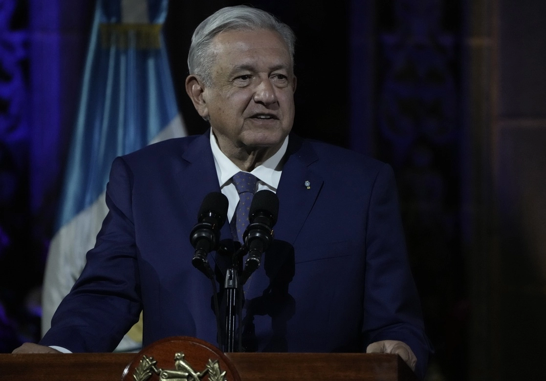 El presidente Andrés Manuel López Obrador anunció ayer la eliminación de los aranceles para productos básicos procedentes de Belice. Foto Ap

