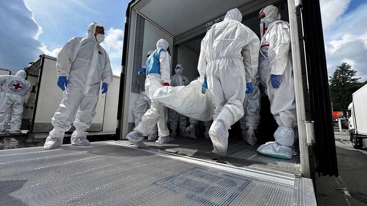 Moscú y Kiev intercambiaron los cuerpos de soldados abatidos. La imagen, en la localidad ucrania de Novaya Guta, en la frontera con Bielorrusia. Foto