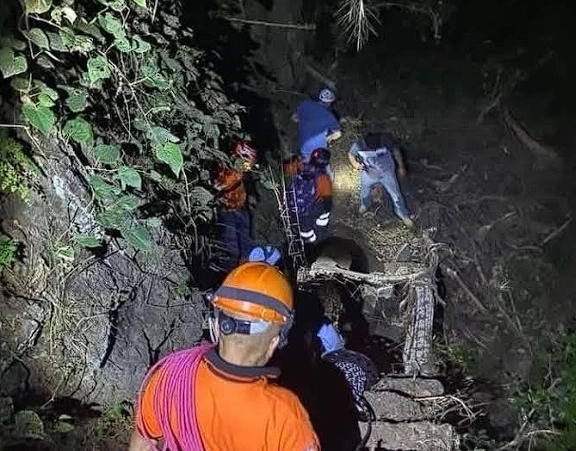 De acuerdo con algunos testigos, la pequeña bajó al río, sin embargo al entrar al agua comenzó a ahogarse, por lo que su padre intentó salvarle la vida. Foto Cortesía