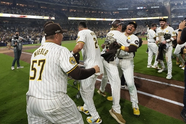 El dominicano Manny Machado agregó un doblete con las bases repletas. Foto Ap
