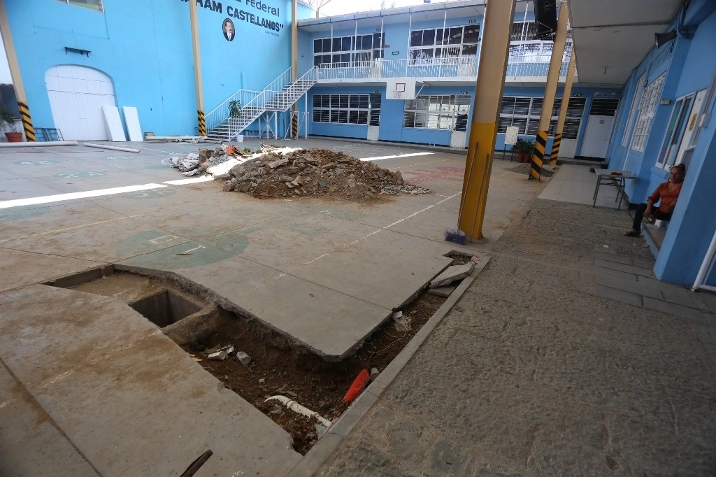 Obras inconclusas  en las Escuela Primaria Abraham Castellanos en la ciudad de Oaxaca. Foto Jorge A. Pérez