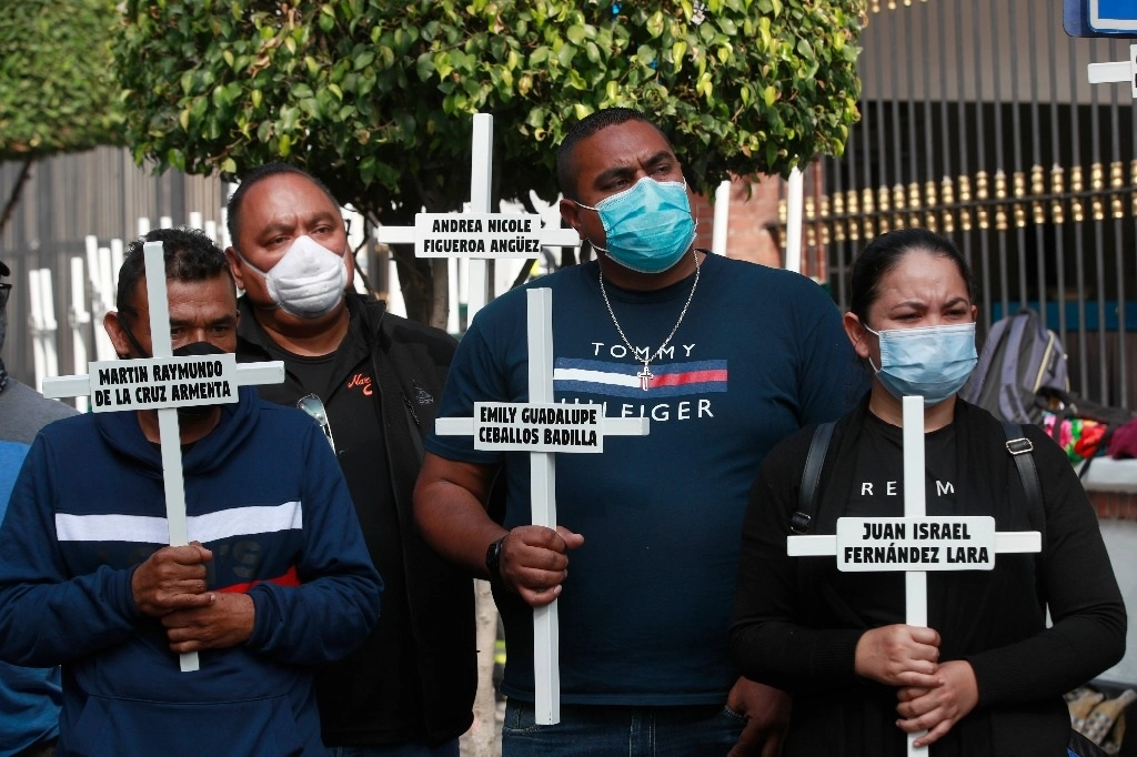 Familiares de la guardería de la ABC durante una protesta frente a la Segob. Foto Alfredo Domínguez/Archivo 