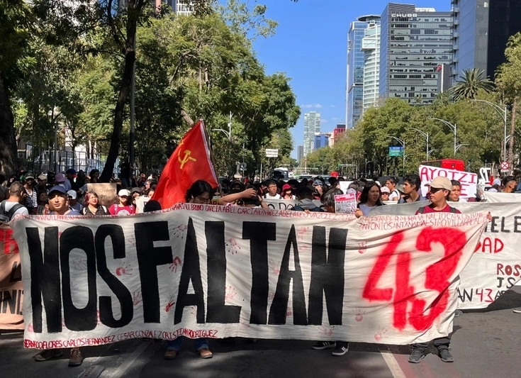 Protesta por la desaparición de los 43 estudiantes de Ayotzinapa, en la Ciudad de México. Foto Luis Castillo /Archivo