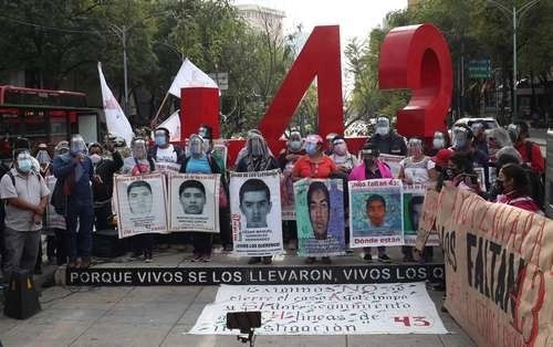 El pasado 26 de enero los familiares de los normalistas protestaron en el antimonumento de Reforma.Foto José Antonio López