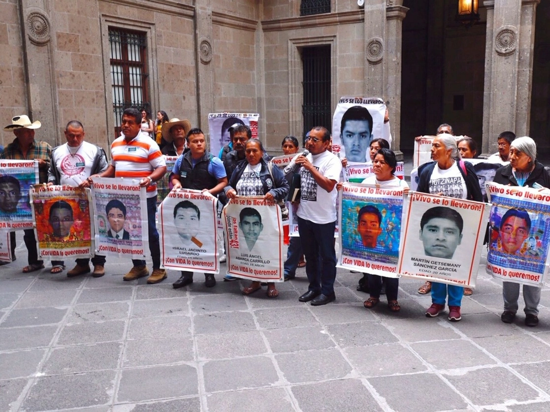 Conferencia de prensa ofrecida por los padres de los 43 normalistas al término de una reunión con el presidente López Obrador, en Palacio Nacional. Foto Cristina Rodríguez / Archivo