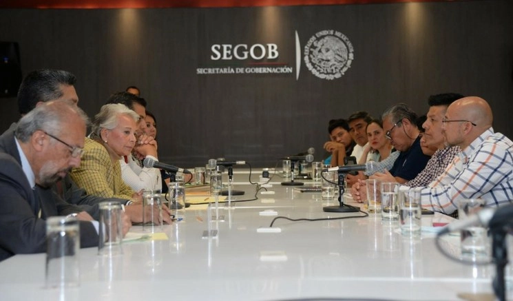 Reunión de la funcionaria federal con padres de niños con cáncer. Foto cortesía de Gobernación