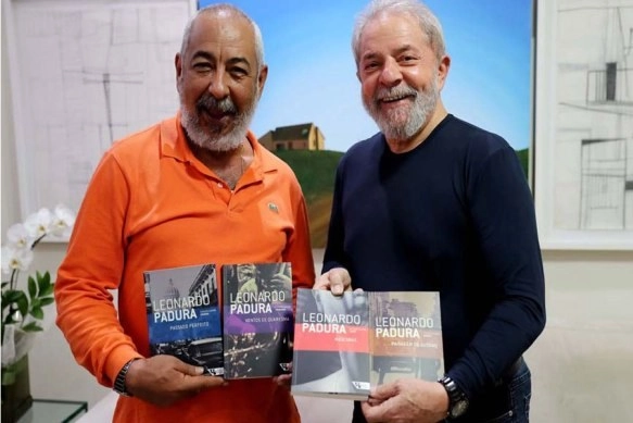 El escritor cubano Leonardo Padura y el ex presidente brasileño Inacio Lula da Silva. Foto Lucía López Coll/ Ips