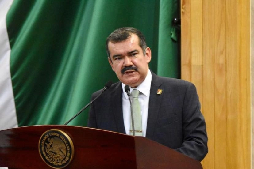 El titular de Administración y Finanzas, Julio César López Ruelas, informó que en la primera quincena de diciembre se dispersarán mil 300 millones y el resto en el último pago del año. Foto tomada de www.facebook.com/juliocesar.lopezruelas