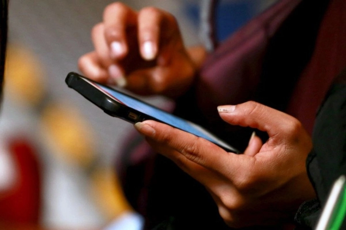 En 2025 la lectura de páginas de internet, foros o blogs se consolidó como el segundo material más leído en México, con seis de cada 10 personas. Foto 