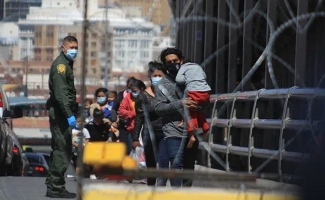 ¿Quiénes mandan remesas a México? En Estados Unidos hay 12 millones de personas nacidas aquí que viven ese país, de los cuales 8 millones son documentados, expuso Carlos Serrano, economista en jefe de BBVA.