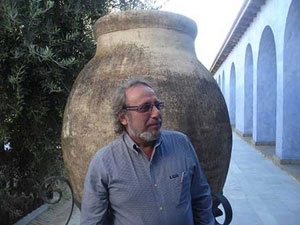 En imagen de archivo, el poeta Eduardo Mosches, editor de 'Blanco Móvil'. Foto La Jornada