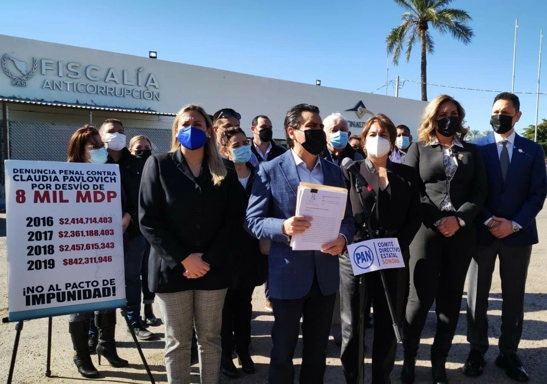 El PAN en Sonora presentó una denuncia contra la ex gobernadora Claudia Pavlovich, por el presunto desvío de recursos públicos, el 8 de febrero de 2022. Foto Cristina Gómez Lima