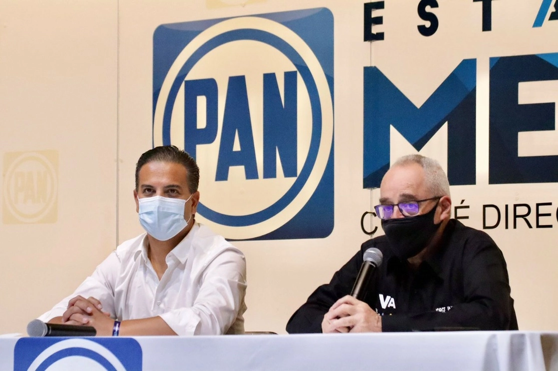 Conferencia de prensa donde se dio a conocer la situación del partido. Foto La Jornada
