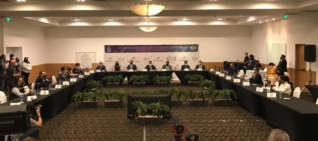 Los integrantes del Consejo General del Instituto Electoral del Estado de Querétaro en sesión extraordinaria el 13 de junio de 2021. Foto tomada de Twitter @ IEEQcomunica