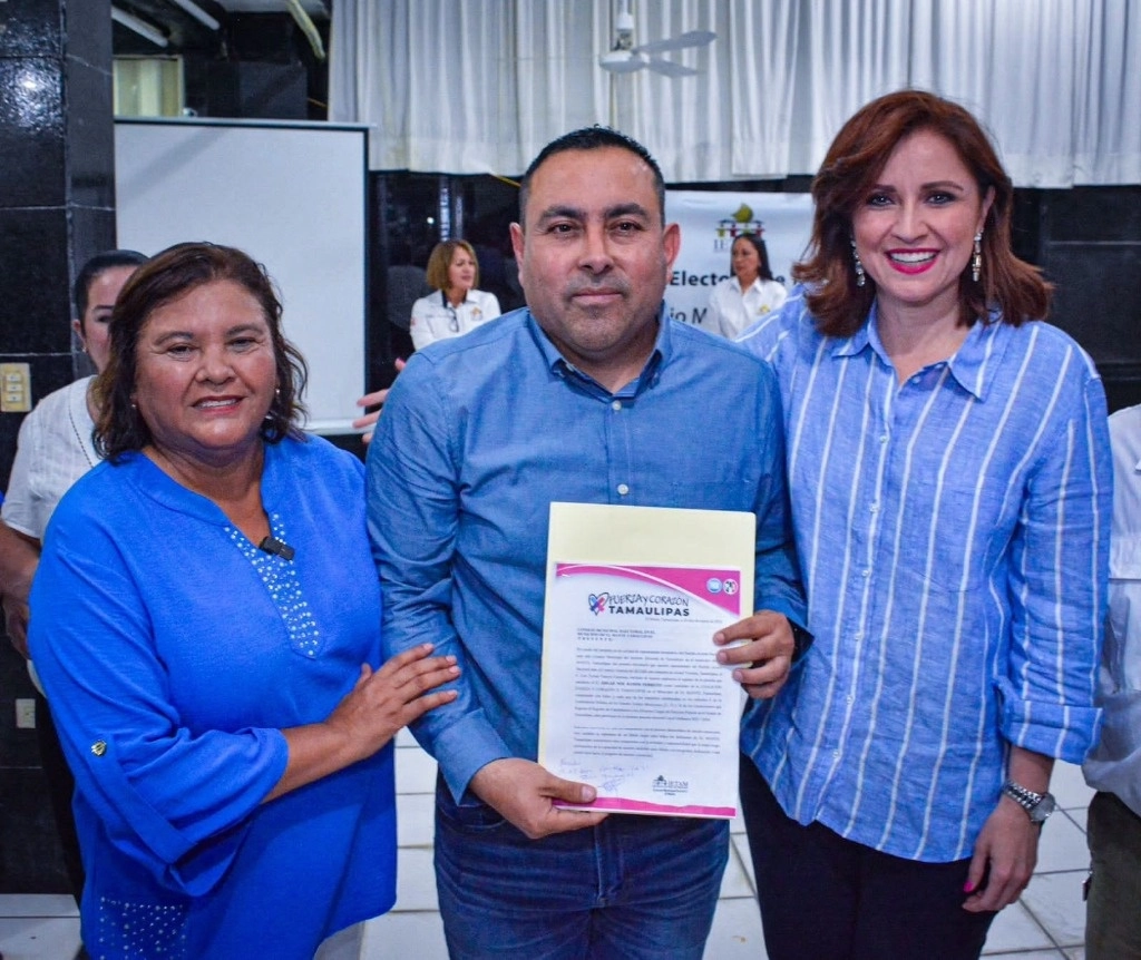 Noé Ramos se registró como alcalde de El Mante, Tamaulipas, por el PAN-PRI, el 20 de marzo de 2024. Foto tomada de Facebook @NOERAMOSFERRETIZ 
