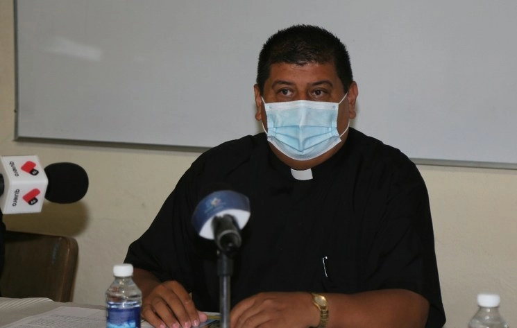 Felipe Gutiérrez, vocero de la diócesis de Aguascalientes, en conferencia este viernes. Foto Claudio Bañuelos