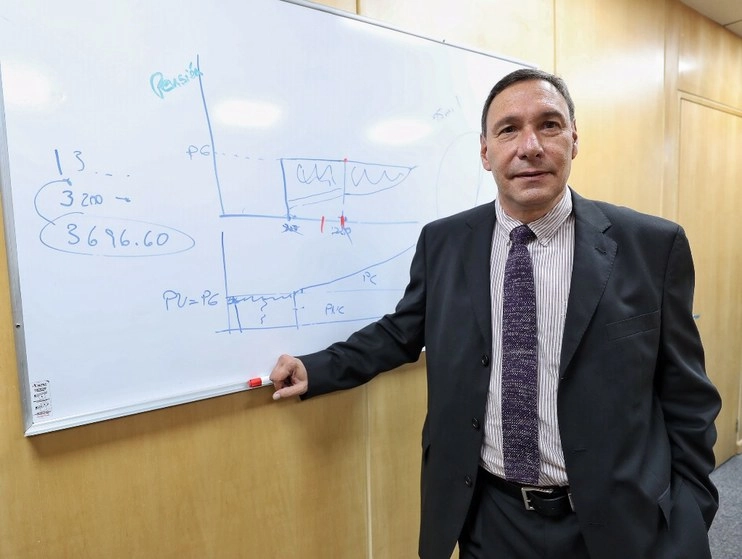 Abraham Vela Dib, presidente de la Comisión Nacional del Sistema de Ahorro para el Retiro. Foto Marco Peláez / Archivo