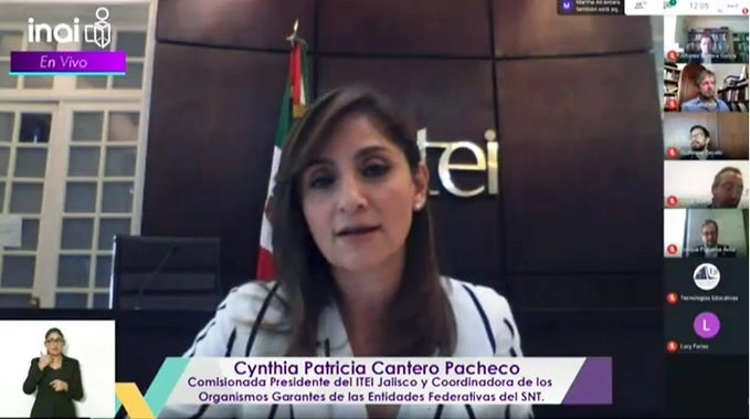 Cynthia Cantero, coordinadora de los órganos garantes estatales del Sistema Nacional de Transparencia, durante su participación en el foro del Inai. Foto Twitter @INAImexico