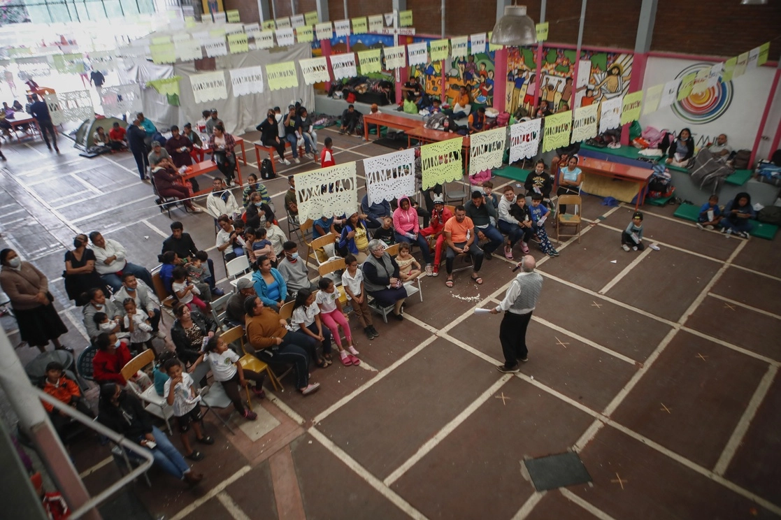 Migrantes en un albergue de la CDMX. Foto Víctor Camacho/ archivo