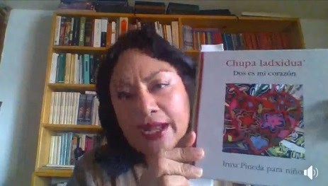Imagen tomada de la transmisión en vivo a través de la cuenta en Facebook de la poeta Irma Pineda