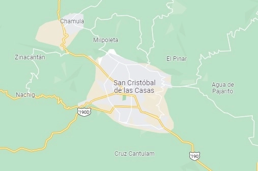El denominado grupo delincuencial ‘Los Motonetos’, atacaron con palos, piedras y armas de fuego la comandancia de policía de San Cristóbal de las Casas. Foto tomada de Google Maps