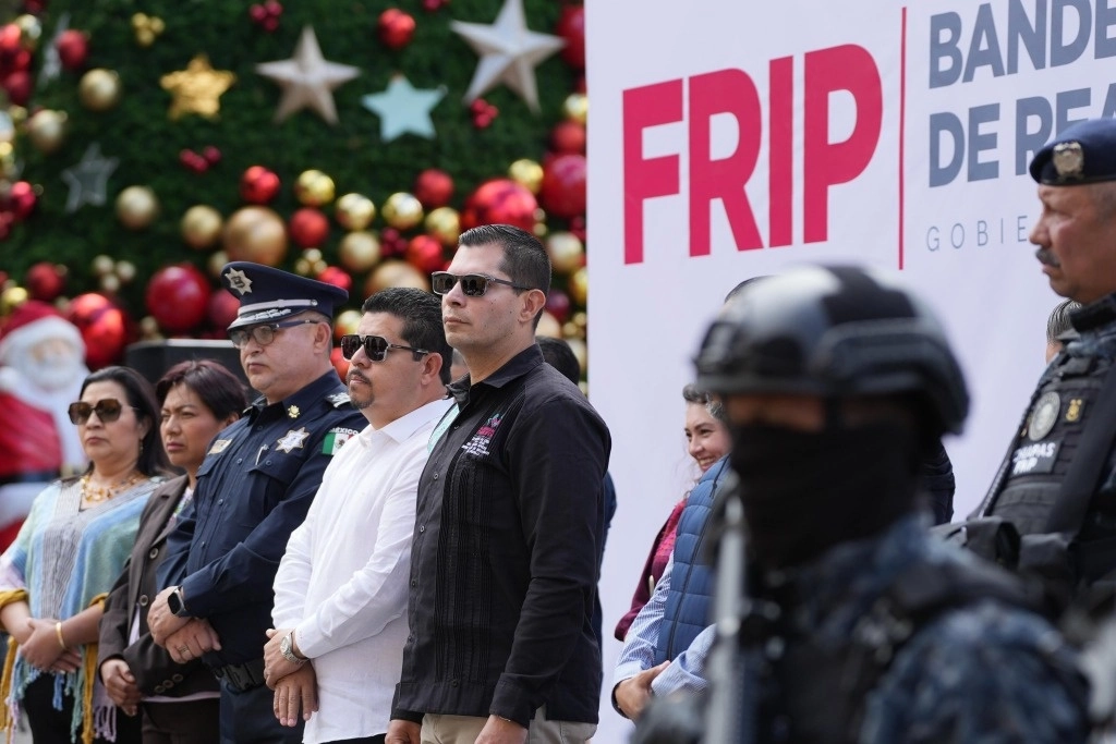 La nueva coorporación policiaca FRIP en el estado de Chiapas realizó su primera acción para disuadir un bloqueo en la ciudad de Comitán. Foto @OscarAparicioA