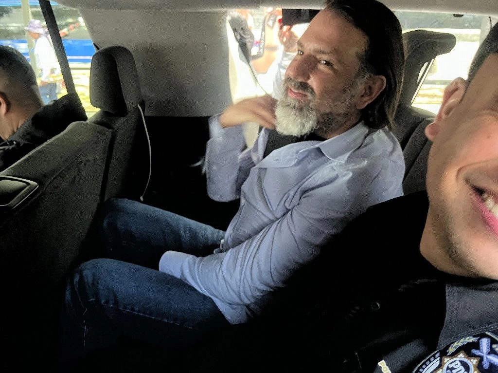El ex delegado de Benito Juárez entre 2015 y 2018 y ex diputado del PAN en dos ocasiones, como asambleísta y legislador local, durante su traslado de la fiscalía hacia el Reclusorio Norte. Foto 'La Jornada'



