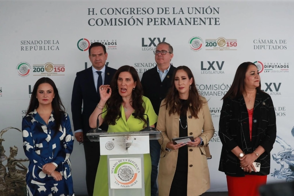 La vicecoordinadora de la bancada panista en el Senado, Kenia López, durante conferencia de prensa, en el Congreso, en la Ciudad de México, en 17 de julio de 2024. Foto Luis Castillo
