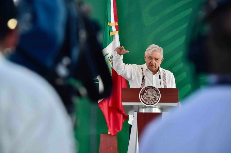 “Tenemos menos problemas con la pandemia que los problemas que desgraciadamente están enfrentando nuestros vecinos, amigos", dijo el presidente Andrés Manuel López Obrador. Foto Presidencia