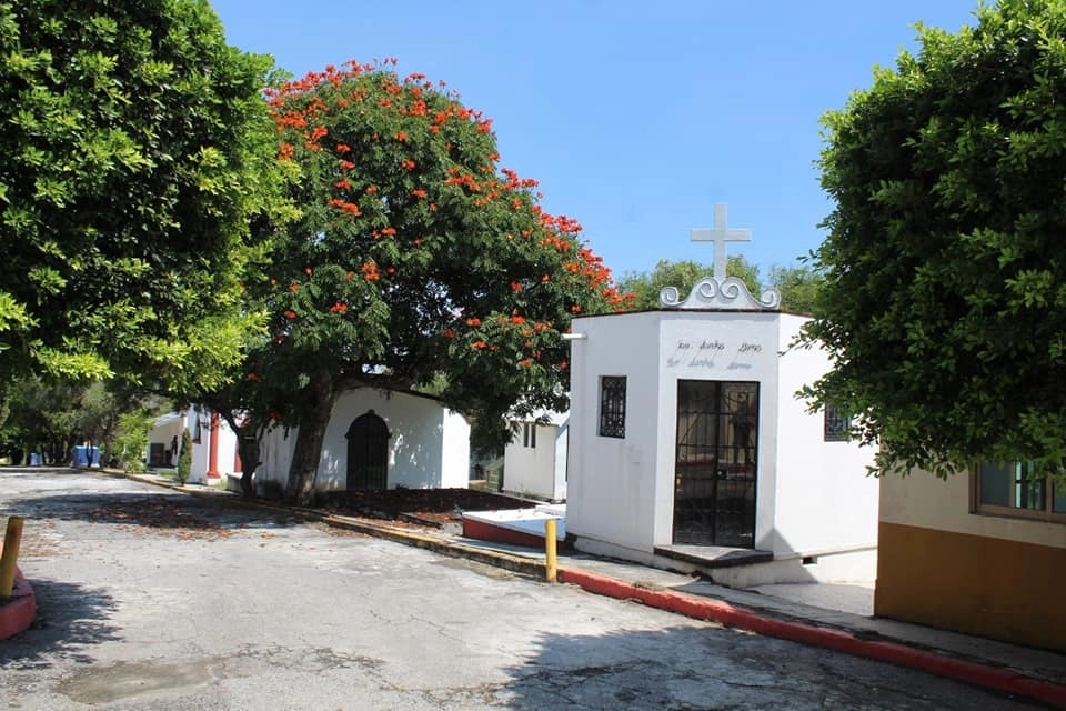 Del 29 de octubre al tres noviembre los panteones de Cuernavaca  sólo permitirán el acceso para realizar inhumaciones. Foto tomada de la cuenta de Facebook @cuernavacagob