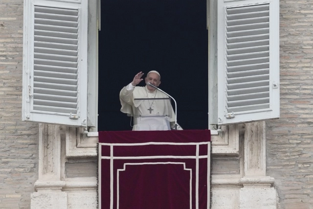 El Papa Francisco dijo que pagar impuestos es una manera de contribuir a la justicia social. Foto Afp