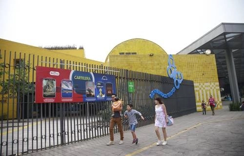 A cuatro días de que se emprendió la iniciativa se han reunido 9 mdp, indicó Dolores Beistegui. Arriba, la fachada del recinto en 2019. Foto José Núñez