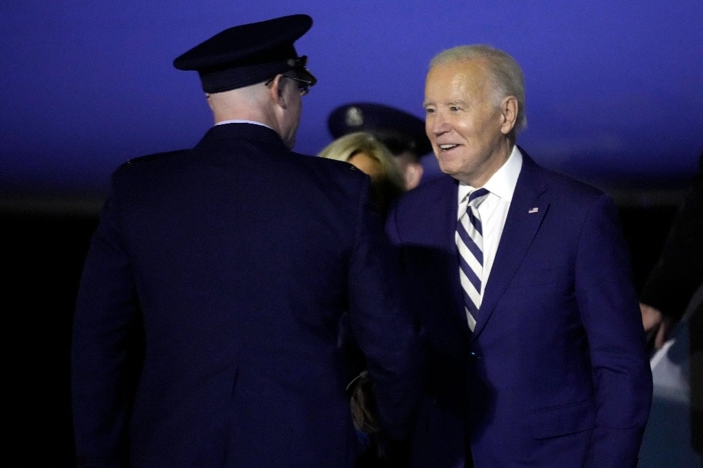 El presidente estadunidense expone que el dinero para otras guerras se gasta en la industria armamentista de su país. La imagen, en Dover, Delaware. Foto Ap