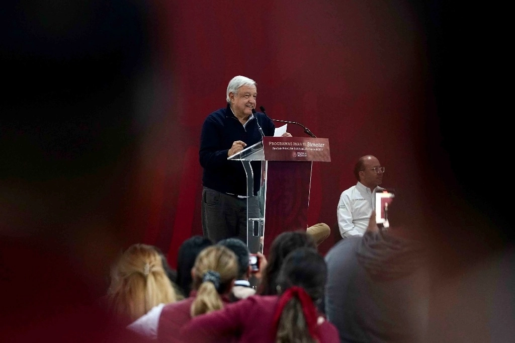 El presidente Andrés Manuel López Obrador evaluó Programas para el Bienestar en el Centro de Convenciones San Luis Potosí, este domingo 21 de enero. Foto Presidencia 
