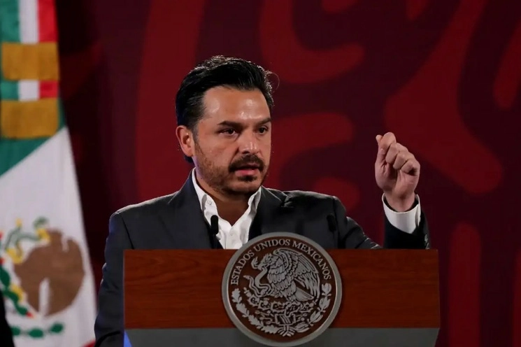 El director general del IMSS, Zoé Robledo, indicó que es importante saber que nadie está solo, siempre hay una persona de confianza con quien compartir las preocupaciones. Foto Roberto García Ortiz / Archivo