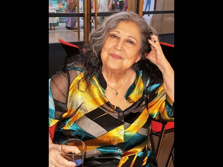 La narradora chilena Carmen Berengue captada en la Feria del Libro de Santiago, en 2017. Foto Wikimedia Commons 